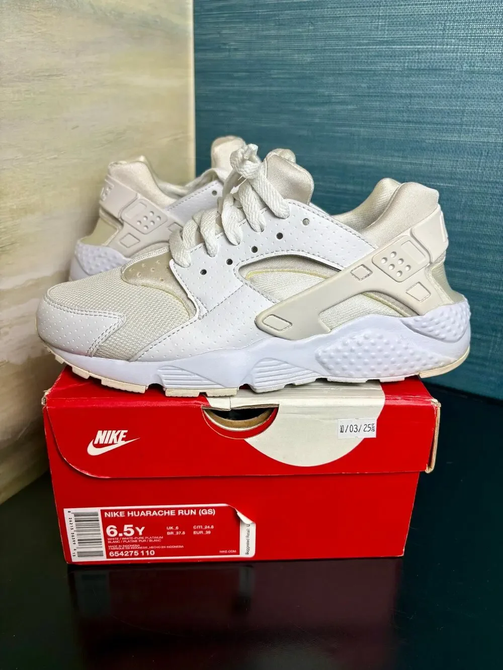 Used w/ Box, Good Condition - 6.5Y - Nike Air Huarache Run